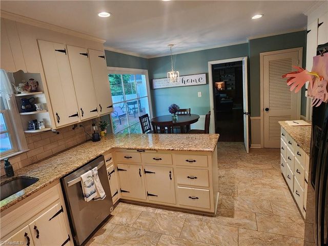 101 S 8th Avenue, Mayodan, NC 27027