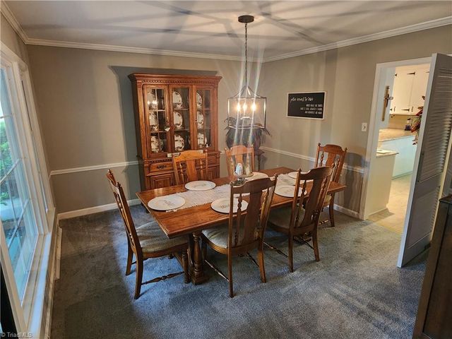 101 S 8th Avenue, Mayodan, NC 27027