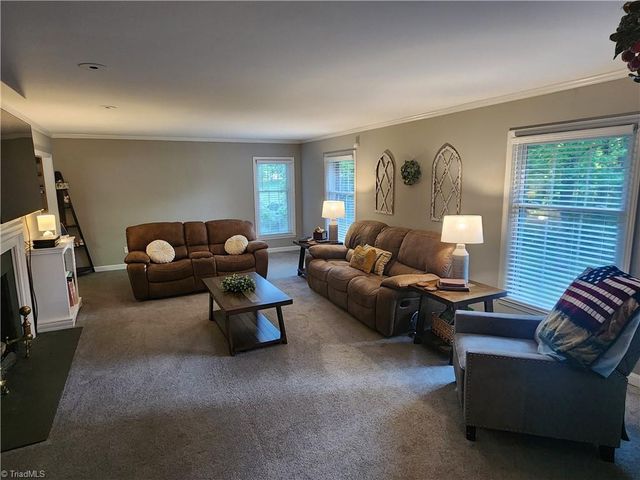 101 S 8th Avenue, Mayodan, NC 27027