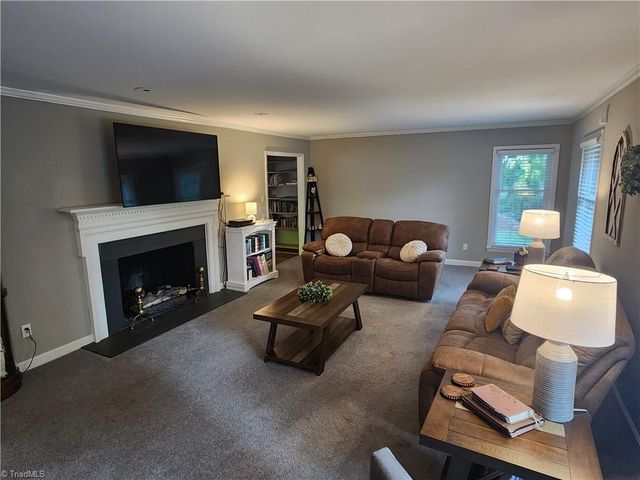 101 S 8th Avenue, Mayodan, NC 27027