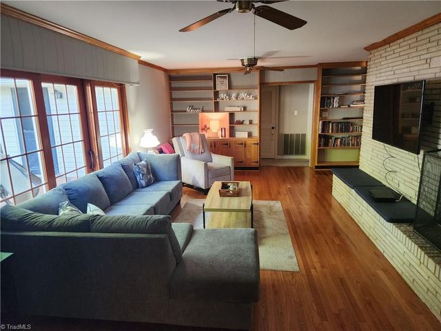 101 S 8th Avenue, Mayodan, NC 27027