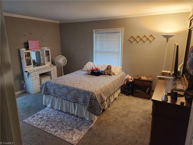 101 S 8th Avenue, Mayodan, NC 27027