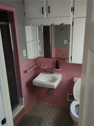 101 S 8th Avenue, Mayodan, NC 27027