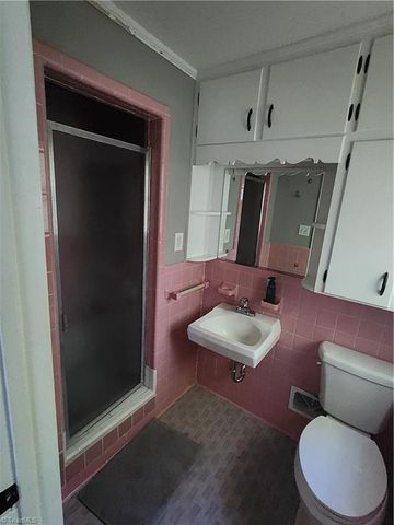 101 S 8th Avenue, Mayodan, NC 27027