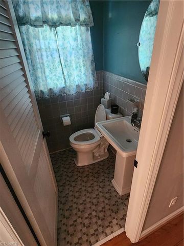 101 S 8th Avenue, Mayodan, NC 27027