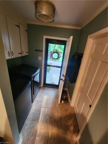 101 S 8th Avenue, Mayodan, NC 27027