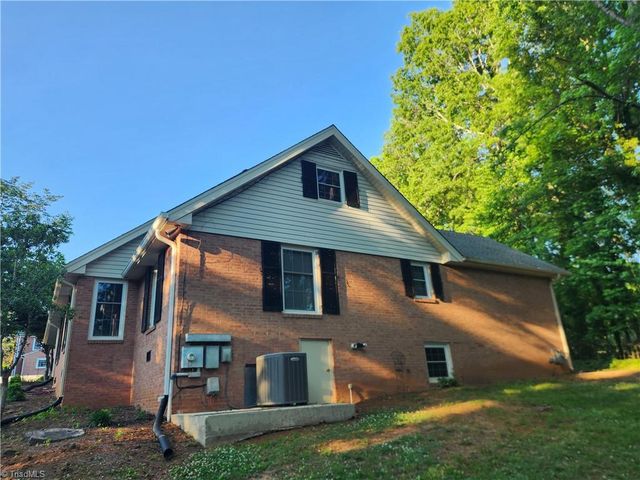 101 S 8th Avenue, Mayodan, NC 27027