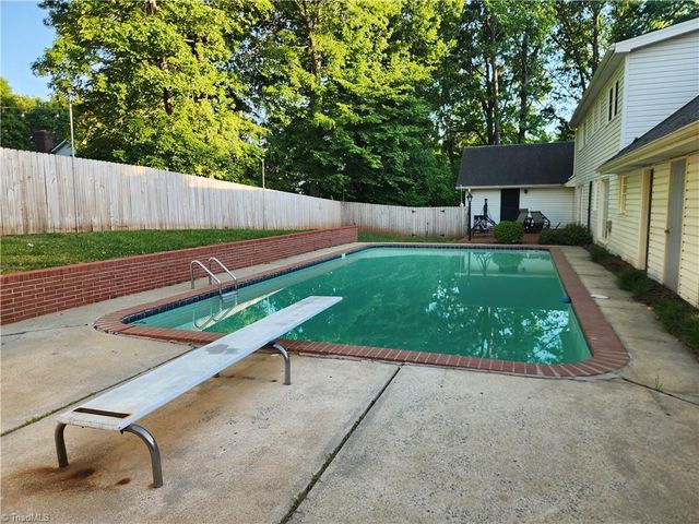 101 S 8th Avenue, Mayodan, NC 27027