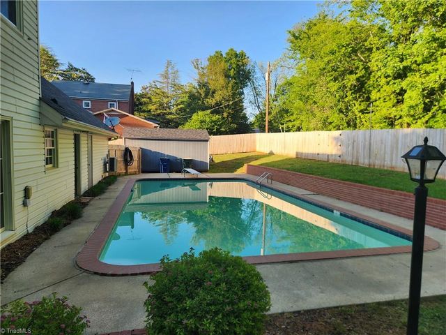 101 S 8th Avenue, Mayodan, NC 27027
