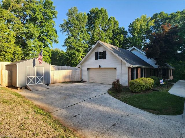 101 S 8th Avenue, Mayodan, NC 27027