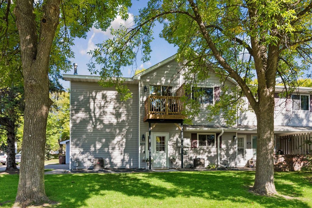 7638 13th Street N, Oakdale, MN 55128 — exterior
