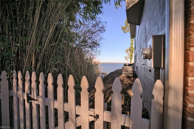 222 Nelson RD, Yorktown, VA 23690