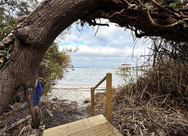 222 Nelson RD, Yorktown, VA 23690