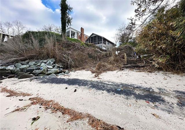 222 Nelson RD, Yorktown, VA 23690