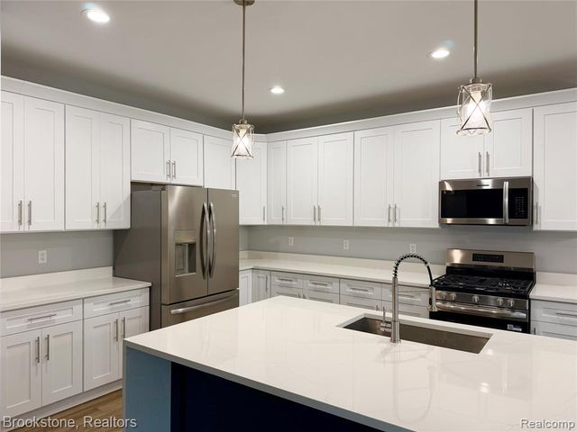 37116 Moravian Drive, Clinton Township, MI 48036