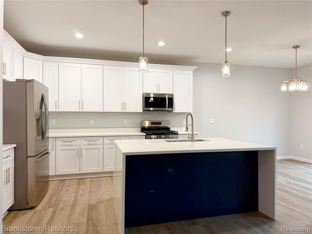 37116 Moravian Drive, Clinton Township, MI 48036