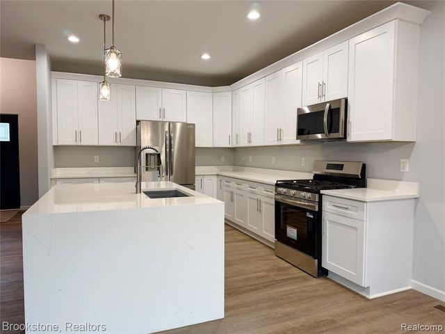 37116 Moravian Drive, Clinton Township, MI 48036