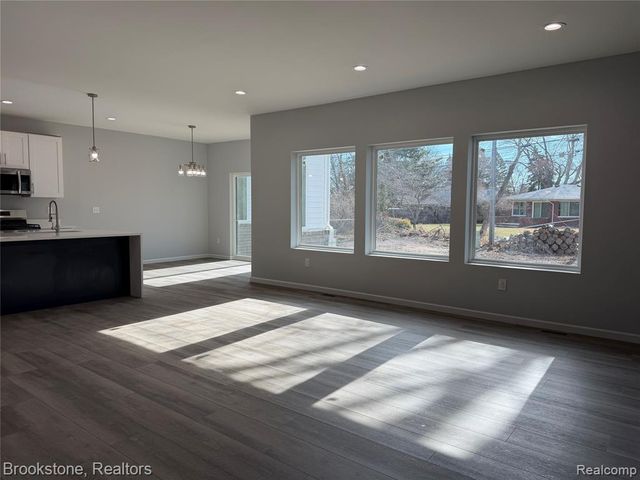 37116 Moravian Drive, Clinton Township, MI 48036