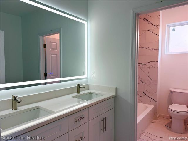 37116 Moravian Drive, Clinton Township, MI 48036