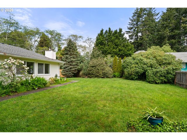 17345 BLUEBERRY Dr, Brookings, OR 97415