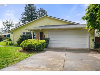 17345 BLUEBERRY Dr, Brookings, OR 97415
