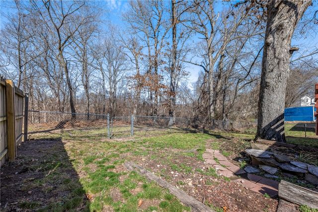 1601 Cresent Street, Bentonville, AR 72712