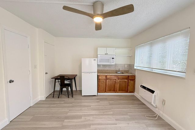 820 NE 17th Avenue 4b, Fort Lauderdale, FL 33304