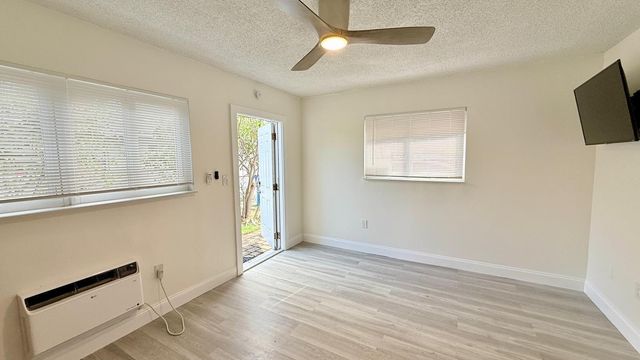820 NE 17th Avenue 4b, Fort Lauderdale, FL 33304