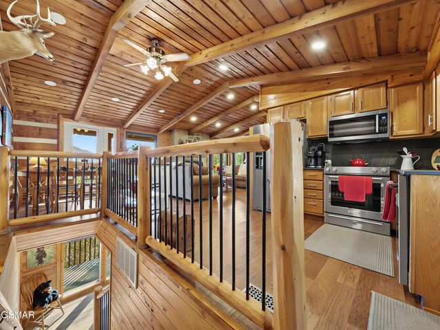 939 Vixen Run, Gatlinburg, TN 37738