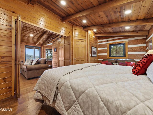 939 Vixen Run, Gatlinburg, TN 37738