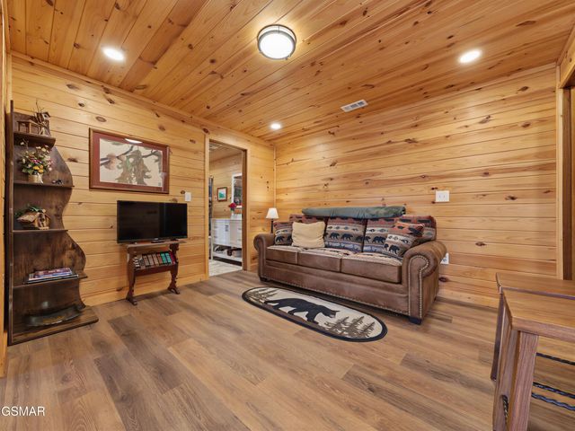 939 Vixen Run, Gatlinburg, TN 37738