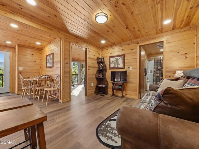 939 Vixen Run, Gatlinburg, TN 37738