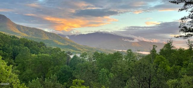 939 Vixen Run, Gatlinburg, TN 37738