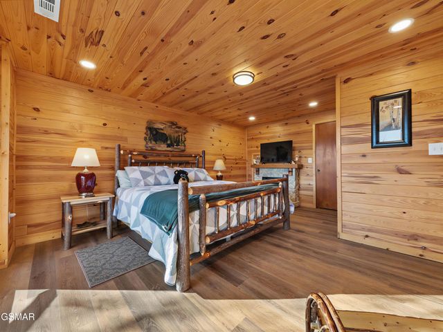 939 Vixen Run, Gatlinburg, TN 37738