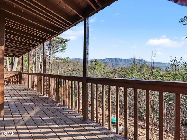 939 Vixen Run, Gatlinburg, TN 37738