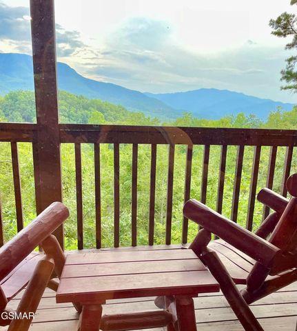 939 Vixen Run, Gatlinburg, TN 37738