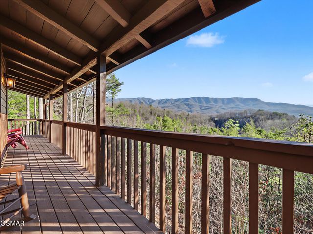 939 Vixen Run, Gatlinburg, TN 37738