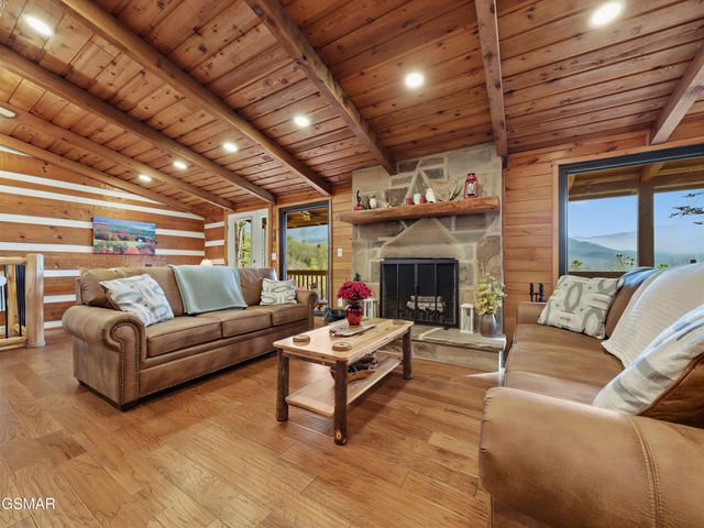 939 Vixen Run, Gatlinburg, TN 37738