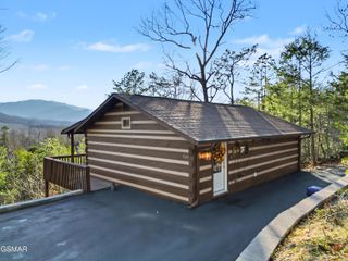 939 Vixen Run, Gatlinburg, TN 37738