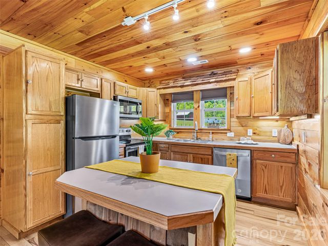 5881 US 23 Highway, Mars Hill, NC 28754