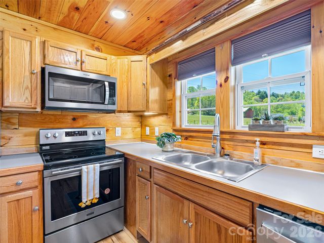5881 US 23 Highway, Mars Hill, NC 28754