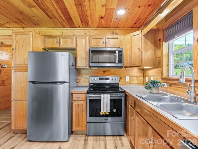 5881 US 23 Highway, Mars Hill, NC 28754