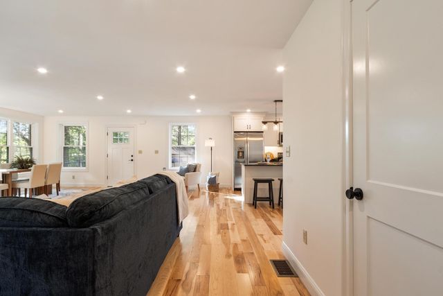 7 Beach Road, Hampstead, NH 03841