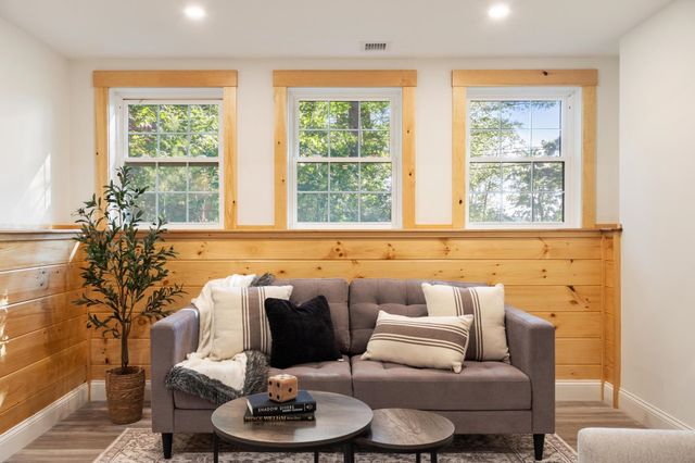 7 Beach Road, Hampstead, NH 03841