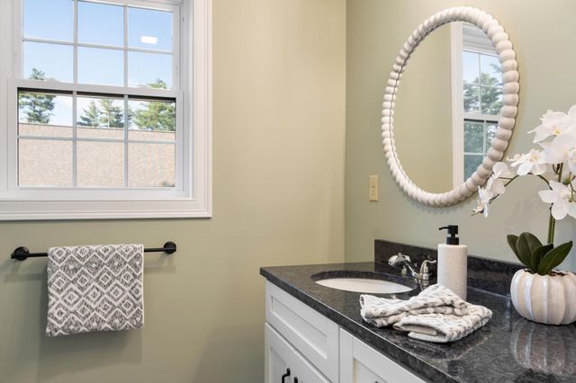 7 Beach Road, Hampstead, NH 03841