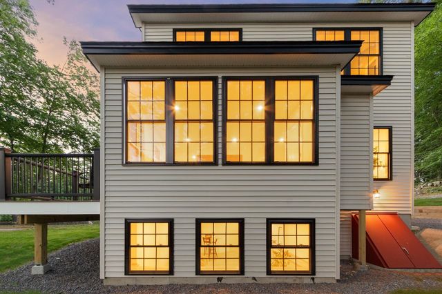 7 Beach Road, Hampstead, NH 03841