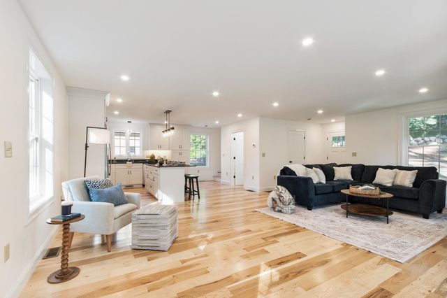 7 Beach Road, Hampstead, NH 03841