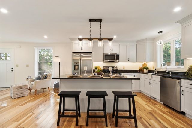 7 Beach Road, Hampstead, NH 03841