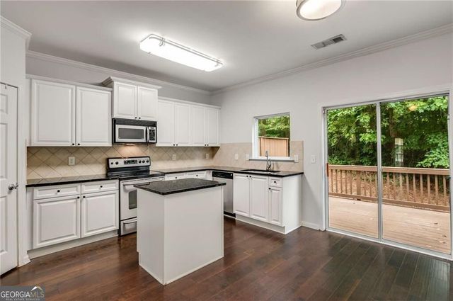 1368 Liberty Parkway NW, Atlanta, GA 30318
