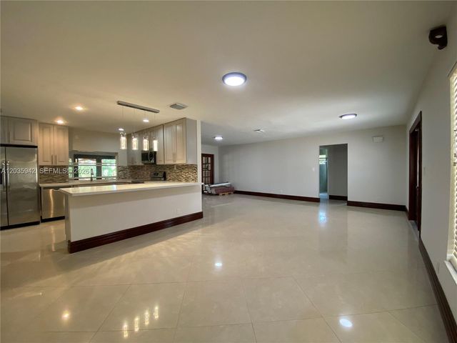 490 Bonaventure Boulevard, Weston, FL 33326